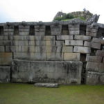 マチュピチュ　中央神殿、３方を壁で囲まれている、壊れかけている