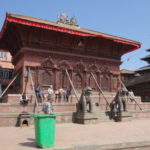 カトマンズ　ダルバール１　シヴァパルヴァティ寺院、シヴァ神の妃パルヴァティを祀る、18世紀シャハ王朝時代の寺院