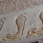 ラムセス９世の墓　大蛇、王の墓を守護する