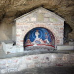メガロ・メテオロン修道院祠　最初は岩の割れ目のこの祠で修行した