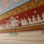 仏歯寺　通路の壁に描かれたペラヘラ祭の行進