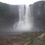 チナクの滝　落差１０５ｍ、グランサバナの数ある滝の中でも有数の雄大さを誇る