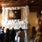 ディアーヌ・ポアティエの部屋　暖炉の上にカトリーヌ・メディシスの肖像画が飾られている。