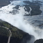 ビクトリアの滝遊覧飛行　正面の滝はレインボー・キャタラクト、落差は１０８ｍで最長