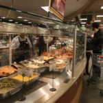 フレッドマイヤー　惣菜売場、品数も多い