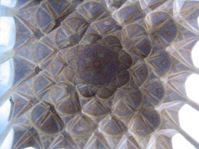 アリ・カブ宮殿　天井の装飾