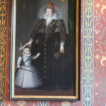 王妃の回廊　壁に掛けられているカトリーヌ・メディシスと息子