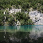 プリトヴィッツチェ湖群　ガヴァノヴァッツ湖、湖面はあくまでもエメラルドグリーン