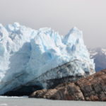 蒼白い氷河　リコ水道の北端はマガジャネス半島に乗り上げている