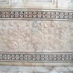 タージ・マハル　壁に刻まれた象嵌、草花の彫刻を貴石の蔦の象嵌で縁取りしている
