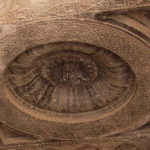 ベル神殿　南至聖所の天井のレリーフ、アカンサスとはすの葉を交互に２０枚並べ、ひまわりの形にしている
