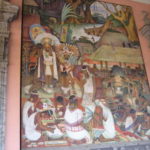 ディエゴ・リベラの壁画　祭りに被る飾りを作っている