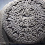 太陽の石　メキシコが世界に誇る発見といわれ、アステカの宇宙観が表されている