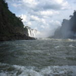 イグアスの滝　ボートクルーズ、水面からの眺め
