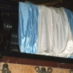 サン・マルティンの柩　アルゼンチン国旗が巻かれている