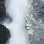 ビクトリアの滝遊覧飛行　真横から見るイースタン・キャタラクト