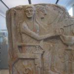 旧博物館　レリーフ、家族