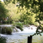 プリトヴィッツチェ湖群　ミルカ･テルニナ滝、クロアチア出身の世界的に有名な歌手の彼女の寄付によって湖の木道などが整備された。