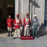 ムリリョ広場　官邸前の衛兵とMP、愛想がよい