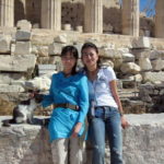 アクロポリス 美女2人、ギリシャにはネコがどこにでもいる