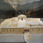 ジェラシュ遺跡　アルテミス神殿模型。１６０ｍ×１２０ｍの敷地に４０ｍ×２３ｍの基壇、ジェラシュの主神殿であった