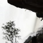 サポの滝　滝の裏がえぐれているので、裏から滝を見ることが出来る