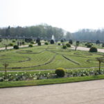 ディアーヌ・ポワティエの庭園　８つの３角形の芝生にワタスギの渦巻き模様が描かれている