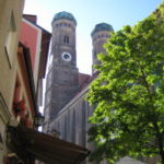 ミュンヘン市内　フラウエン教会の塔が見える