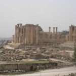 ジェラシュ遺跡　アルテミス神殿、高さ１３ｍのコリント式の柱がそびえる
