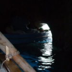 青の洞窟　先行していたボートが出て行く、もう１枚