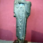バスタン考古学博物館（国立）　ダレイオス１世立像、頭部が欠けている。エジプトで作らせた、台にヒエログリフがある