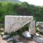 勝利の女神ニケのレリーフ、もとはヘラクレス門のアーチとして飾られていた