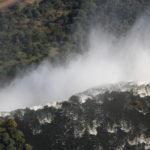ビクトリアの滝遊覧飛行　レインボー・キャタラクトを上流から見る