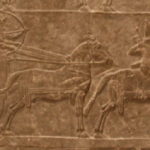 ニネヴェのレリーフ　アッシリア軍の戦車と騎馬