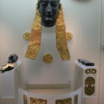 アポロン像　象牙で覆われ、金で装飾されていた