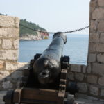 城壁ウォーキング　要塞や砦には大砲が置かれ、海上を睨んでいる