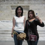 アテネ市内 美女2人