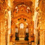 ポルト　サン・フランシスコ教会、中央祭壇は金泥細工でキンキラキンに装飾されている