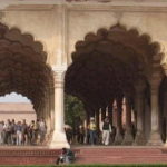 アグラ城　一般謁見の間の拡大図、チェヘル・ソトゥーン（四十の柱）と言われている。イランのエスファハンにチェヘル・ソトゥーンという宮殿があった次の画像
