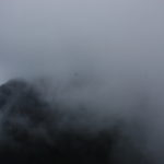 ロライマ、ヘリフライト　ロライマ山、厚い雲に覆われて神秘的である