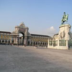 リスボン　コメルシオ広場、ジョゼ１世の騎馬像が立っている