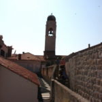 城壁ウォーキング　ルジャ広場の時計塔を聖イヴァン要塞側から眺める