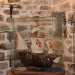 ブドヴァ観光　城壁の博物館、帆船模型、１４９２年建造のサンタマリア号