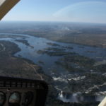 ビクトリアの滝遊覧飛行　遊覧飛行終了、ザンベジ川がゆったりと流れている