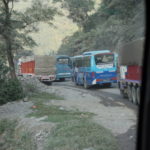 チトワンへの道　インドに繋がる道路だけに重量トラックが数珠繋ぎ
