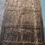 ROOM6　拡大図、イスラエル王がシャルマネセル３世の前に跪いている