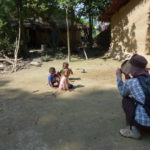タルー族の村　子供たち、どこの子供も可愛い