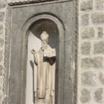 ピレ門　ピレ門の上に守護聖人の聖ヴラホがドゥブロブニクの模型を持って立っている