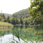 プリトヴィッツチェ湖群　グラディンスコ湖に向かう途中には小さな湖や滝がおくつもある