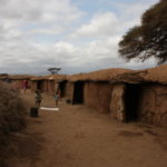 マサイ村　マサイの住居、牛の糞で出来ている
